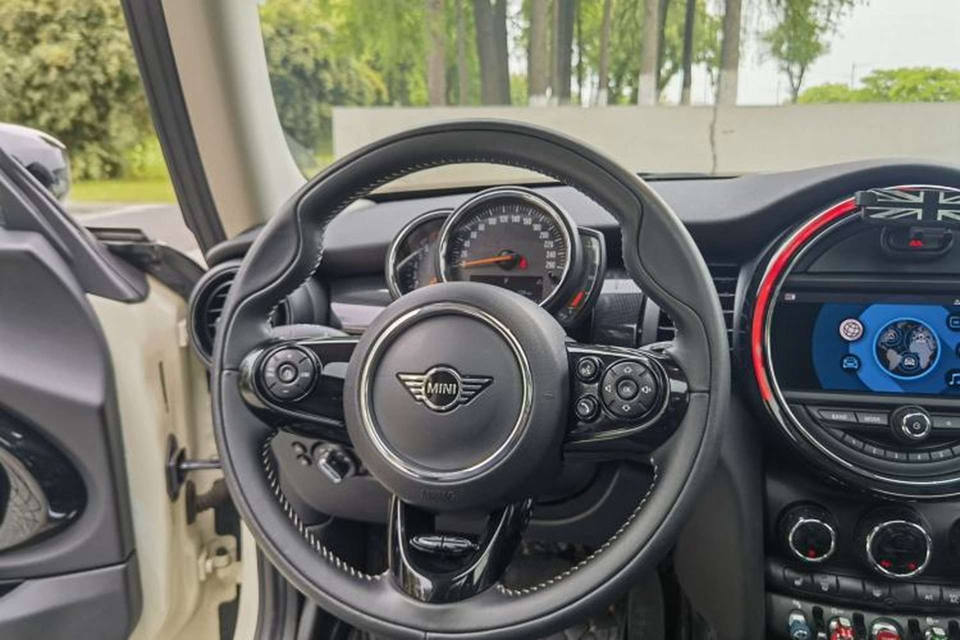 Used MINI 2019 1.5T COOPER Artist Interior 2