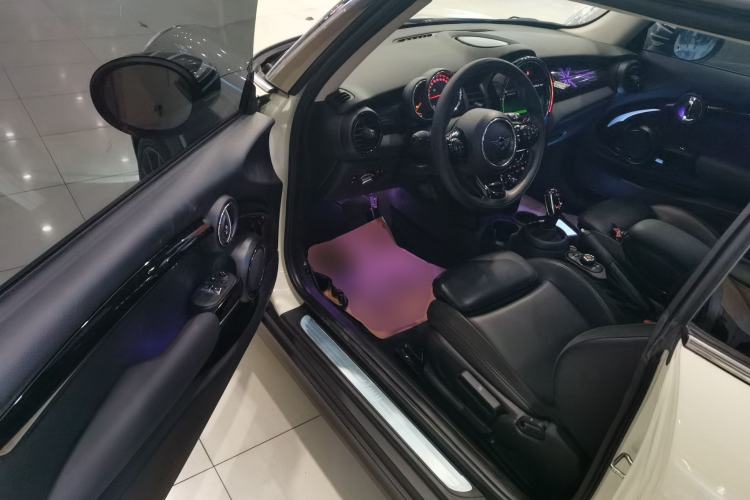 Used MINI 2019 1.5T COOPER Artist Interior 3