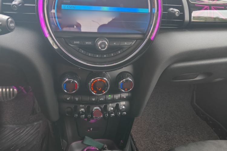 Used MINI 2019 1.5T COOPER Racing Driver Interior 3