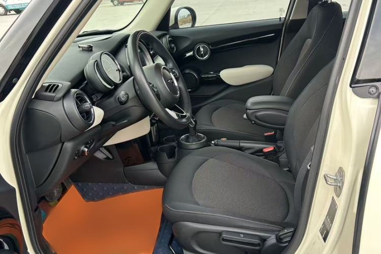 Used MINI 2019 1.5T ONE PLUS Five-Door Edition Interior 3