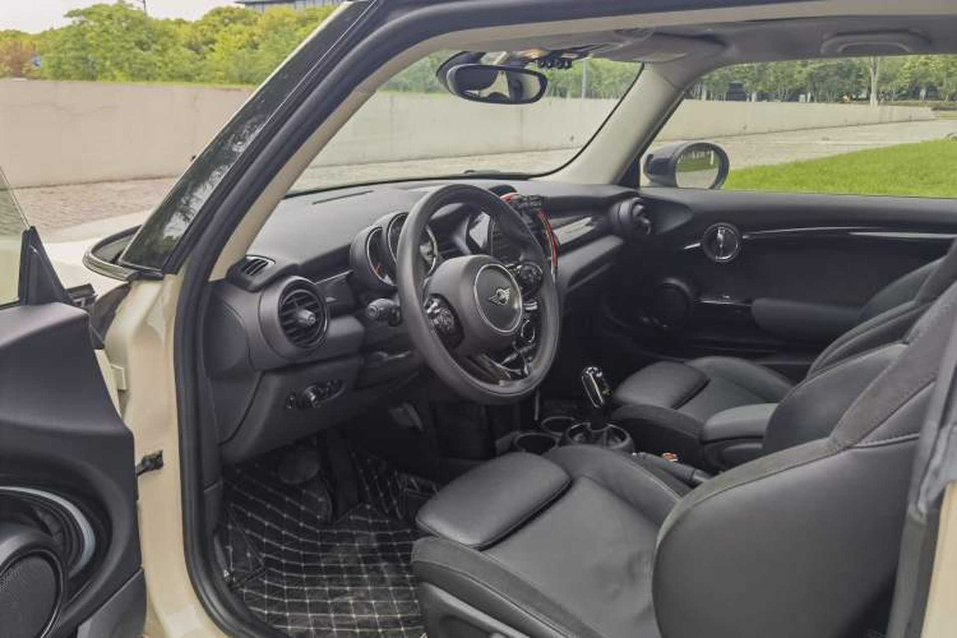 Used MINI 2019 1.5T COOPER Artist Interior 3