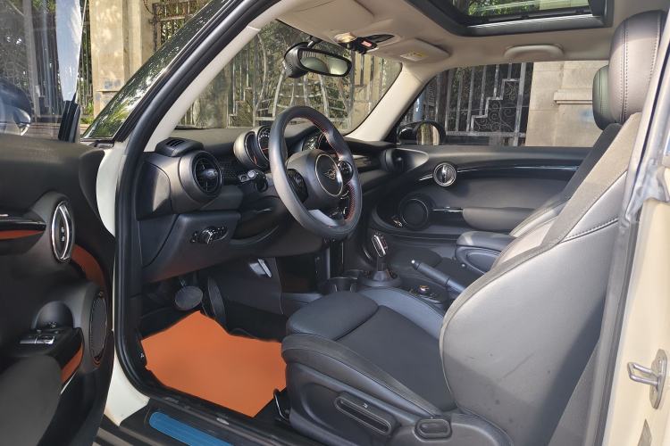 Used MINI 2019 2.0T COOPER S Classic Edition Interior 3