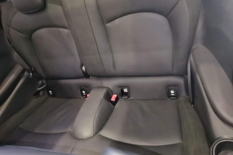 Used MINI 2019 1.5T COOPER Artist Interior 4