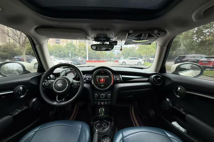 Used MINI 2019 1.5T ONE PLUS Interior 4