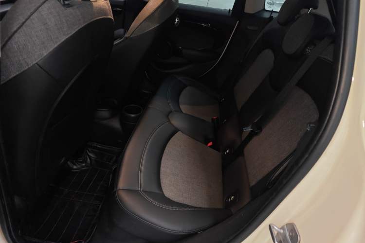Used MINI 2019 1.5T COOPER Classic Edition Five-Door Version Interior 4