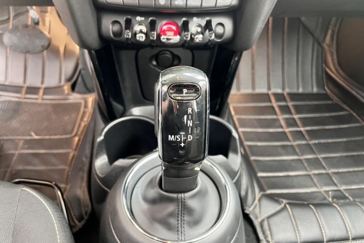 Used MINI 2019 1.5T ONE PLUS Interior 4