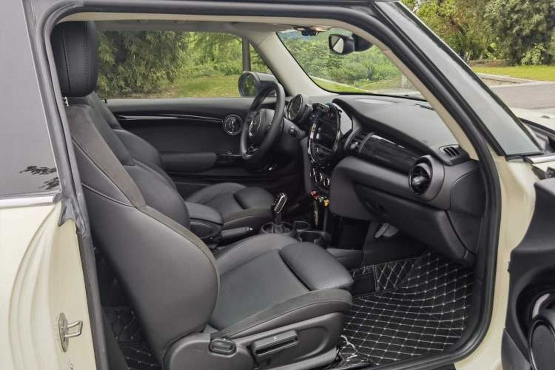 Used MINI 2019 1.5T COOPER Artist Interior 4