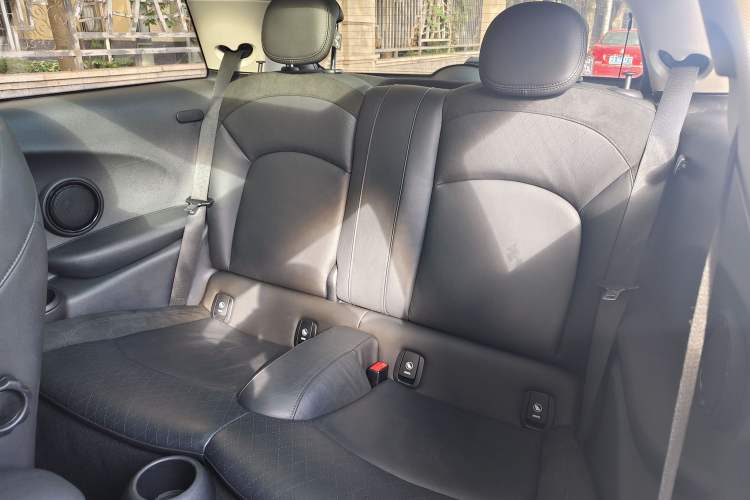Used MINI 2019 2.0T COOPER S Classic Edition Interior 4