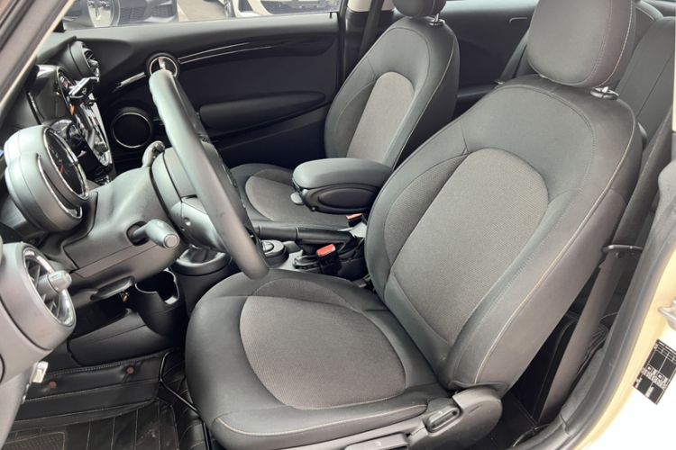 Used MINI 2019 1.5T ONE PLUS Interior 5
