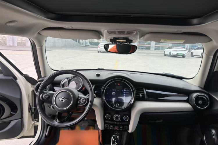 Used MINI 2019 1.5T ONE PLUS Five-Door Edition Interior 5