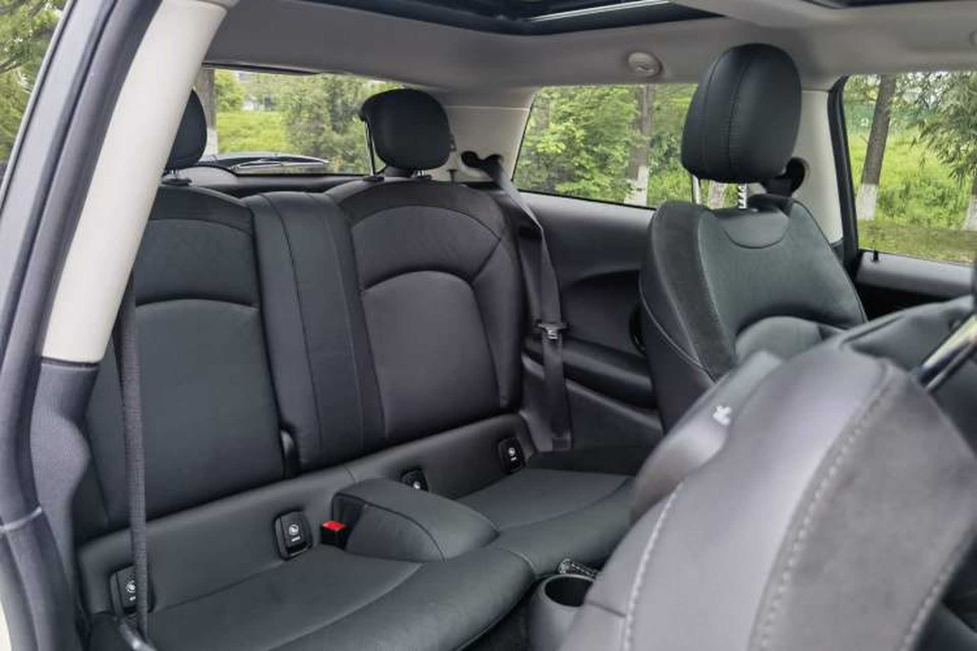 Used MINI 2019 1.5T COOPER Artist Interior 5