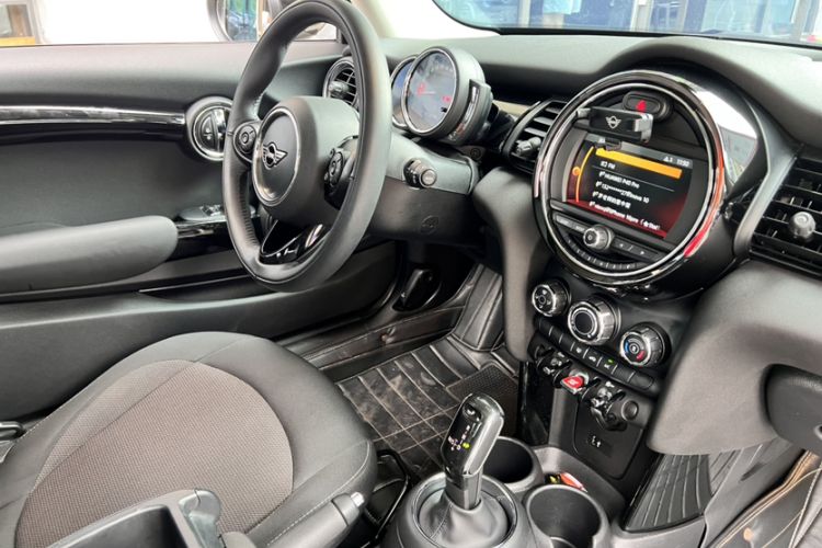 Used MINI 2019 1.5T ONE PLUS Interior 7