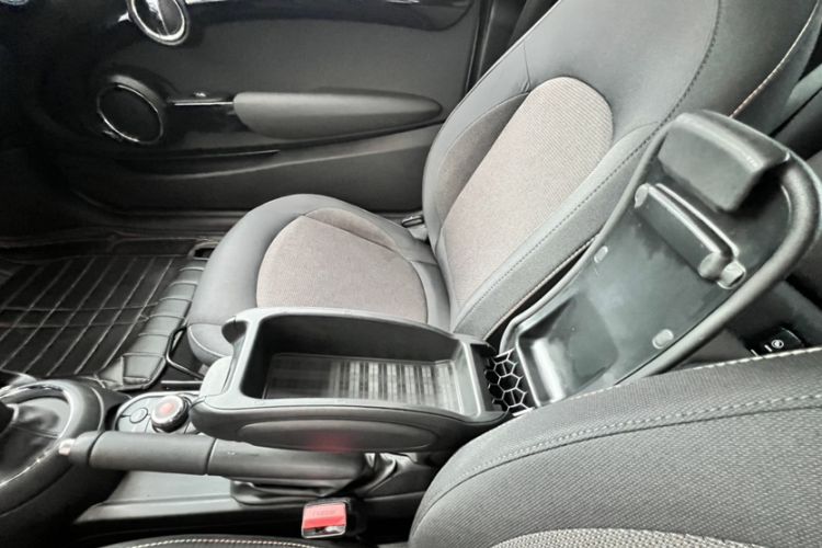 Used MINI 2019 1.5T ONE PLUS Interior 8
