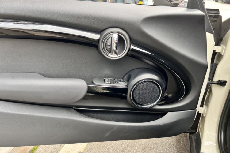 Used MINI 2019 1.5T ONE PLUS Interior 9