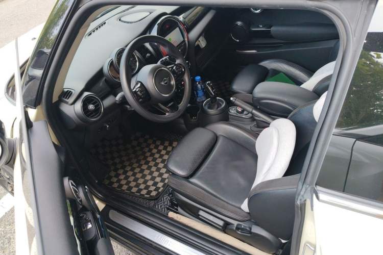 Used MINI 2019 1.5T COOPER Artist Left Front Seat