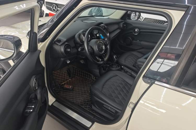Used MINI 2019 1.5T ONE Five-Door Edition Left Front Seat