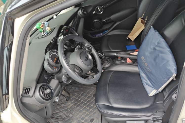 Used MINI 2019 1.5T ONE PLUS Five-Door Edition Left Front Seat