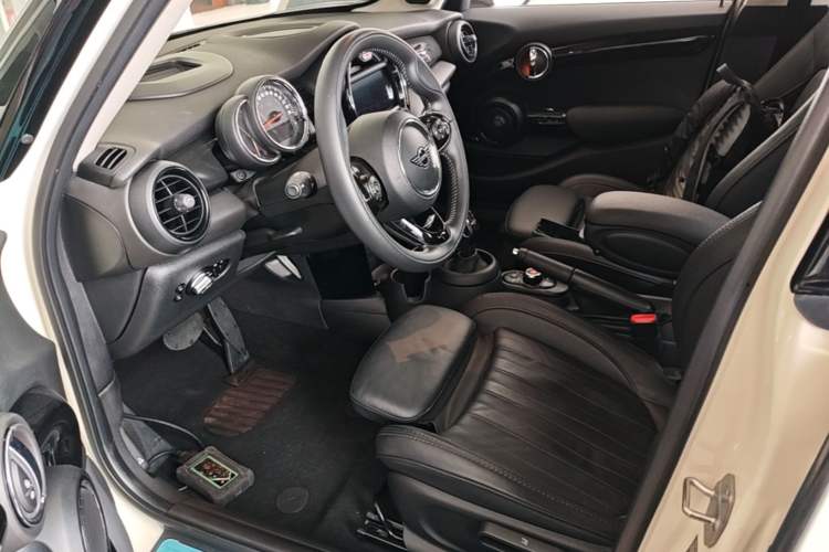 Used MINI 2019 2.0T COOPER S Artist Five-Door Edition Left Front Seat