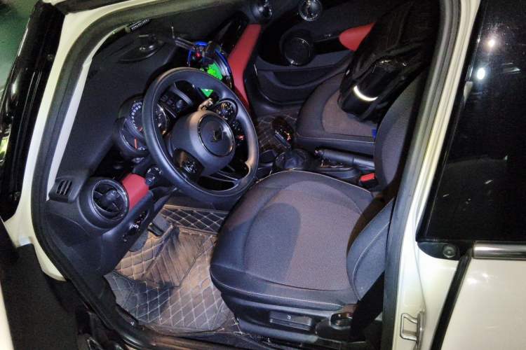 Used MINI 2019 1.5T ONE PLUS Five-Door Edition Left Front Seat