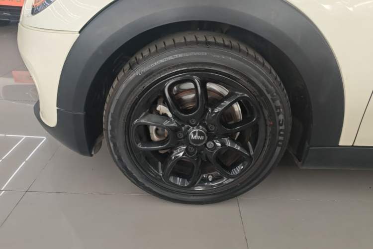Used MINI 2019 1.5T ONE Five-Door Edition Left Front Wheel Hub