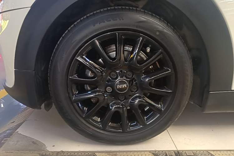 Used MINI 2019 1.5T ONE PLUS Left Front Wheel Hub