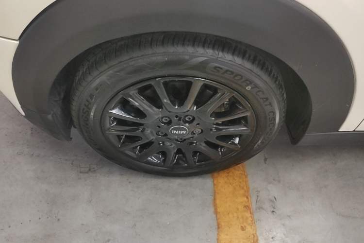 Used MINI 2019 1.5T ONE PLUS Five-Door Edition Left Front Wheel Hub