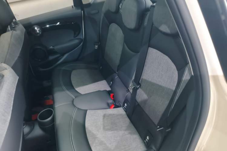 Used MINI 2019 1.5T COOPER Classic Edition Five-Door Version Left Rear Seat