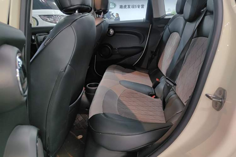Used MINI 2019 1.5T ONE Five-Door Edition Left Rear Seat