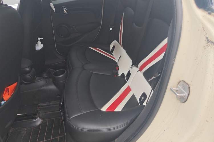 Used MINI 2019 1.5T ONE Five-Door Edition Left Rear Seat
