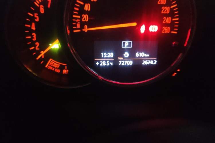 Used MINI 2019 1.5T COOPER Artist Odometer Close Up