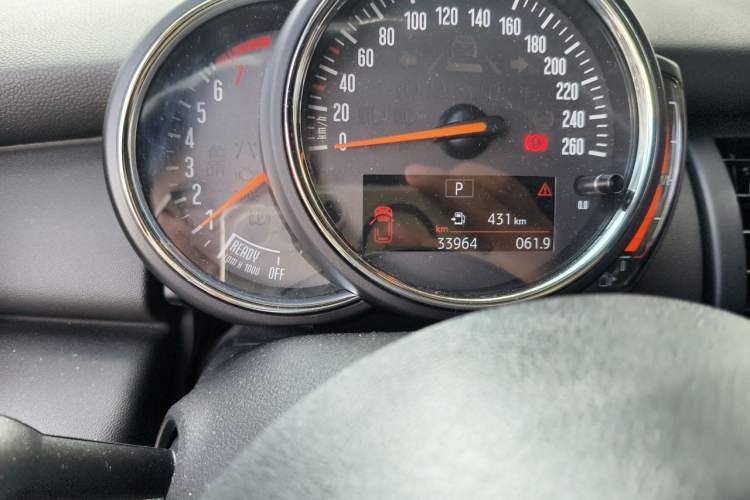 Used MINI 2019 1.5T ONE Odometer Close Up