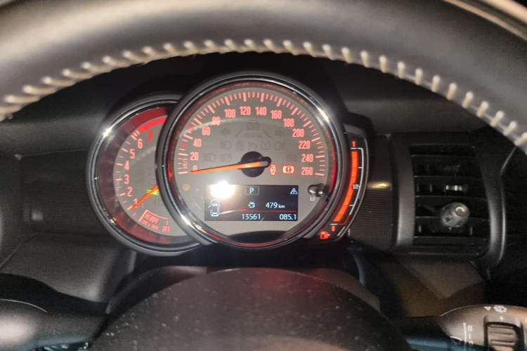 Used MINI 2019 1.5T COOPER Artist Odometer Close Up