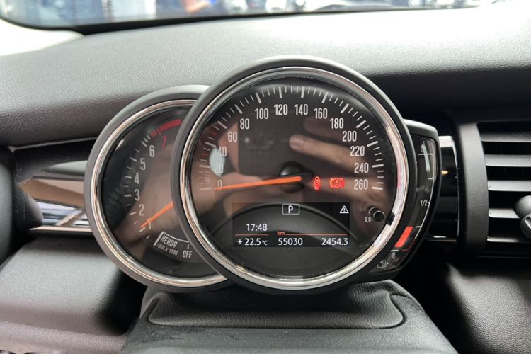 Used MINI 2019 1.5T ONE PLUS Odometer Close Up