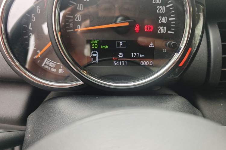 Used MINI 2019 1.5T ONE Odometer Close Up