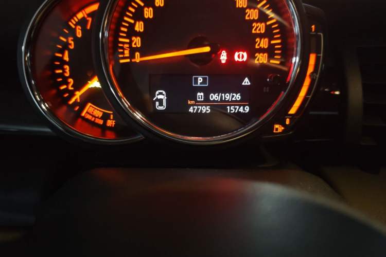 Used MINI 2019 1.5T ONE PLUS Odometer Close Up