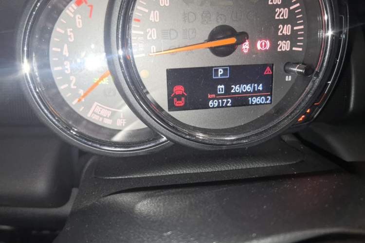 Used MINI 2019 1.5T COOPER Artist Odometer Close Up