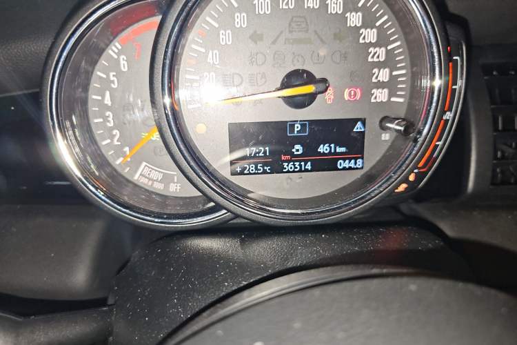 Used MINI 2019 1.5T COOPER Classic Edition Five-Door Version Odometer Close Up