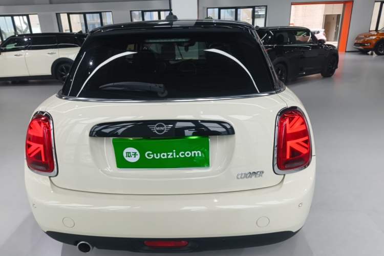 Used MINI 2019 1.5T COOPER Classic Edition Five-Door Version Rear