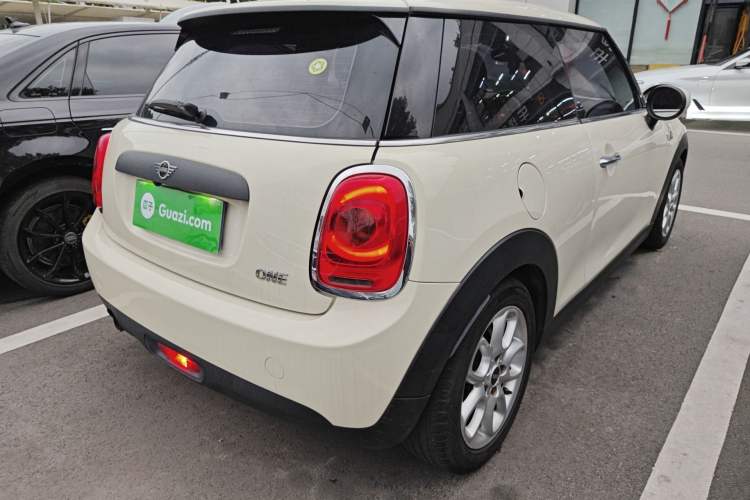 Used MINI 2019 1.5T ONE Rear Right 45 Deg
