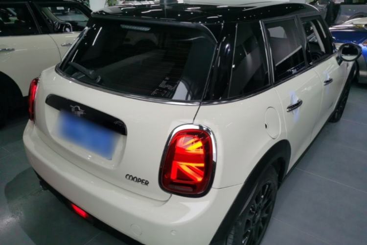 Used MINI 2019 1.5T COOPER Classic Edition Five-Door Version Rear