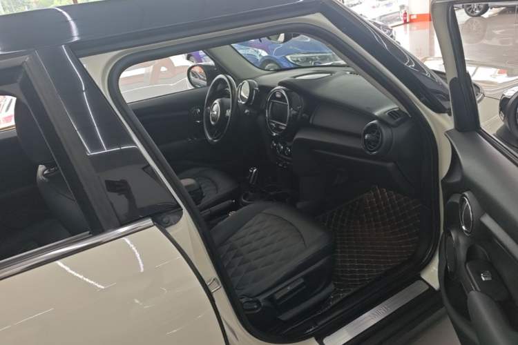 Used MINI 2019 1.5T ONE Five-Door Edition Right Front Seat
