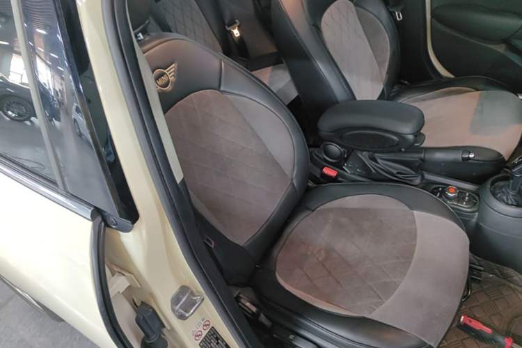 Used MINI 2019 1.5T ONE Five-Door Edition Right Front Seat