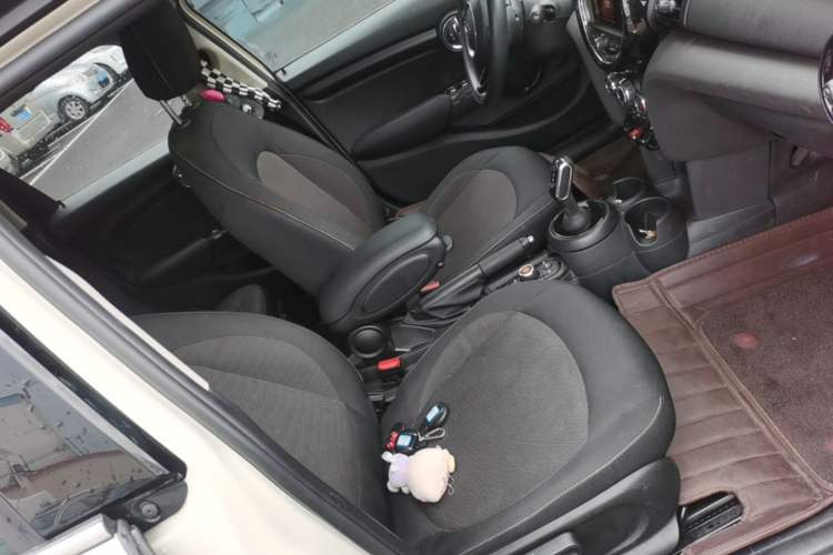 Used MINI 2019 1.5T ONE Five-Door Edition Right Front Seat