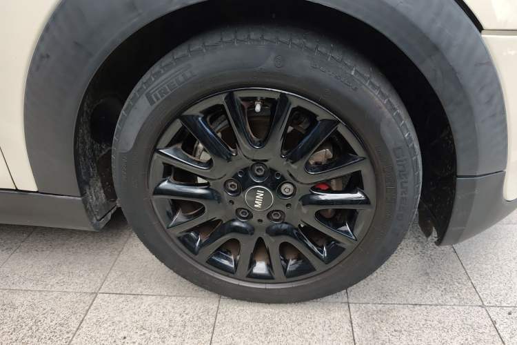 Used MINI 2019 1.5T ONE PLUS Five-Door Edition Right Front Wheel Hub