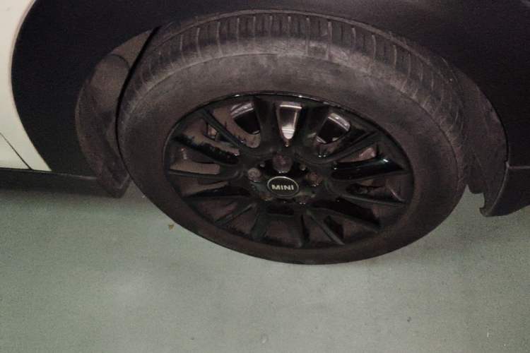 Used MINI 2019 1.5T ONE PLUS Five-Door Edition Right Front Wheel Hub