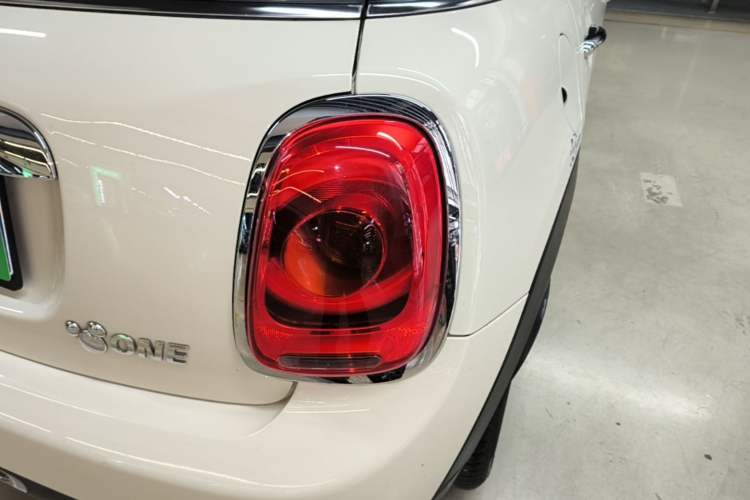 Used MINI 2019 1.5T ONE PLUS Five-Door Edition Right Rear Taillight