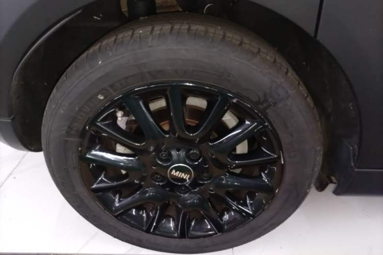 Used MINI 2019 1.5T ONE PLUS Five-Door Edition Right Rear Wheel Hub