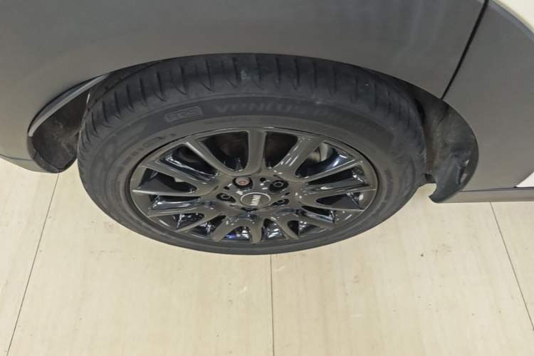 Used MINI 2019 1.5T ONE PLUS Five-Door Edition Right Rear Wheel Hub
