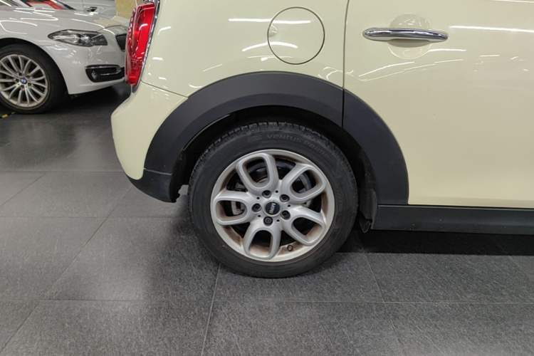 Used MINI 2019 1.5T ONE Five-Door Edition Right Rear Wheel Hub