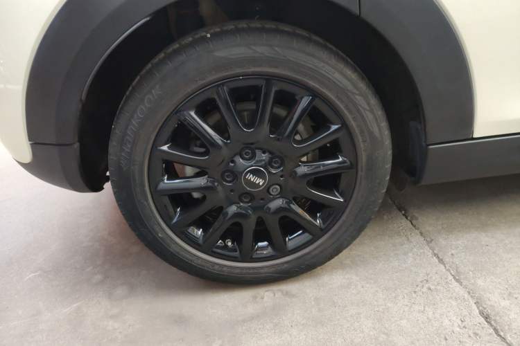 Used MINI 2019 1.5T ONE PLUS Five-Door Edition Right Rear Wheel Hub